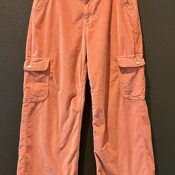 American Eagle Outfitters Wideleg pink Corduroy Cargo Pants - Picture 1 of 6
